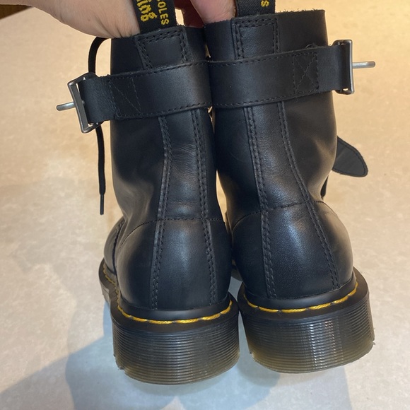 DR MARTENS 1460 PASCAL CHAIN LACE UP BOOTS Style #: R27266001 woman size 7⭐️⭐️ - Picture 11 of 17